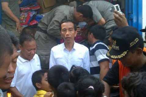  Presiden Jokowi Blusukan di Tarakan, Iriana Bagi-bagi Buku